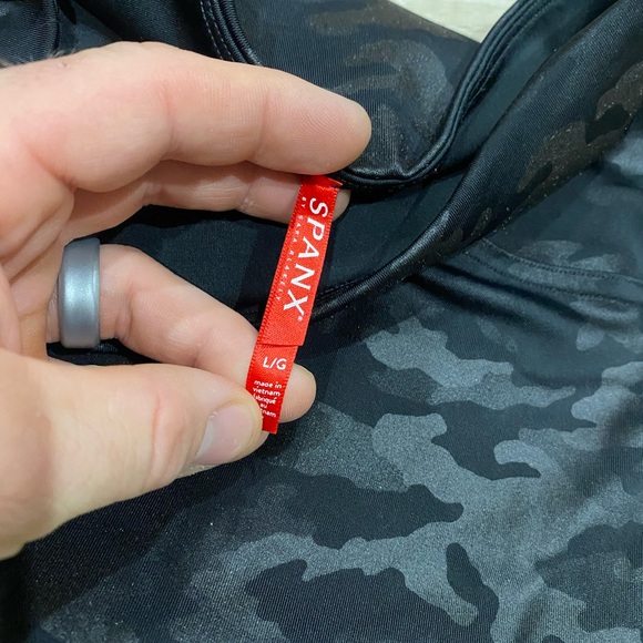 SPANX Dark Camouflage Leggings - Picture 3 of 4